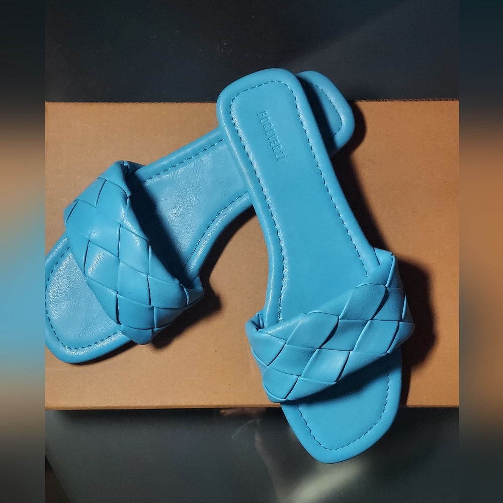 Forever 21 NWT Basketwoven Blue Faux Leather Square Toe Slip on Sandals Size 7
